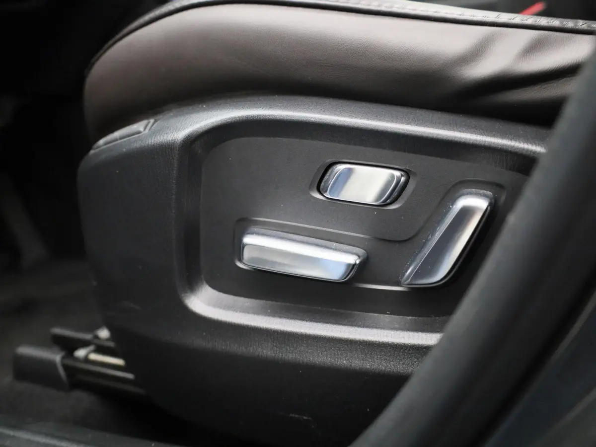 2.0 SkyActiv-G 165 Signature | SCHUIF-KANTELDAK | LEER | HEAD-UP | STOEL-STUURWIELVERWARMING | STOELVERKOELING | CAMERA | NAVIGATIE | BOSE AUDIO