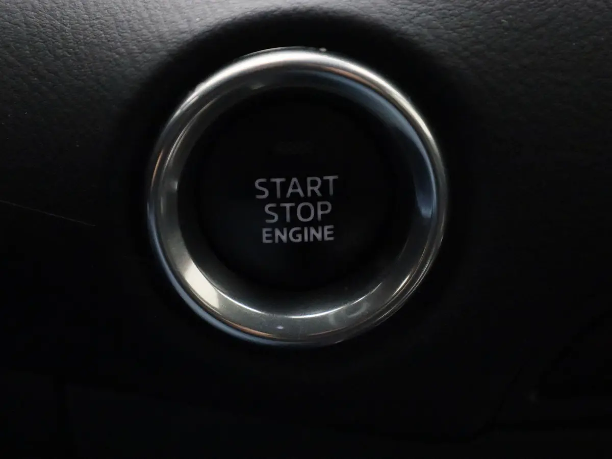 2.0 SkyActiv-G 165 Signature | SCHUIF-KANTELDAK | LEER | HEAD-UP | STOEL-STUURWIELVERWARMING | STOELVERKOELING | CAMERA | NAVIGATIE | BOSE AUDIO