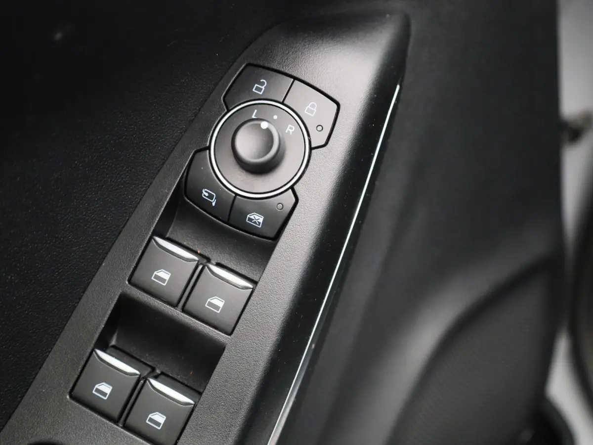 1.0 EcoBoost Titanium | Cruise Control | Elektrisch inklapbare spiegels | Airco | Apple Carplay/Android Auto |