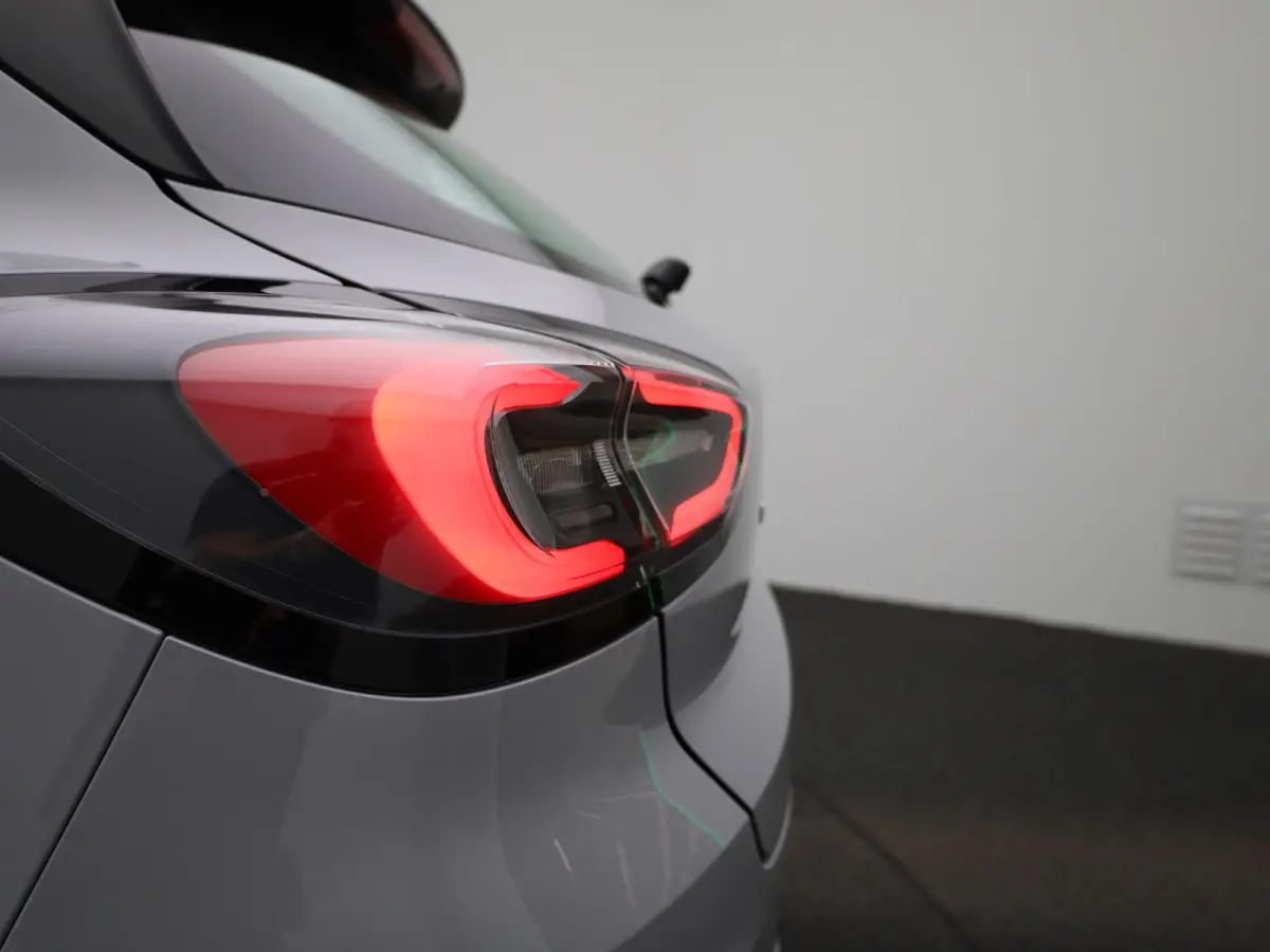 1.0 EcoBoost Titanium | Cruise Control | Elektrisch inklapbare spiegels | Airco | Apple Carplay/Android Auto |