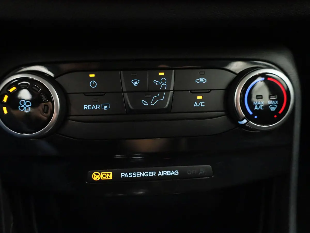 1.0 EcoBoost Titanium | Cruise Control | Elektrisch inklapbare spiegels | Airco | Apple Carplay/Android Auto |
