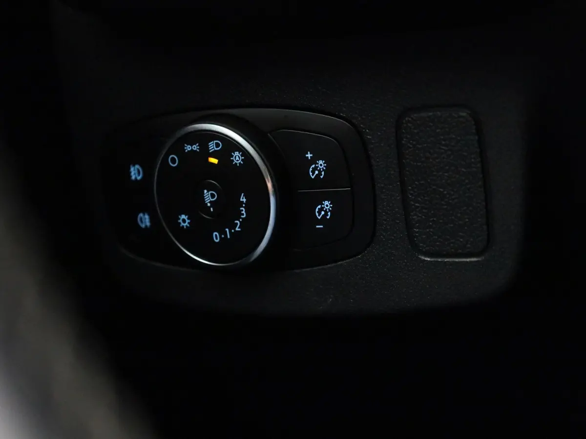 1.0 EcoBoost Titanium | Cruise Control | Elektrisch inklapbare spiegels | Airco | Apple Carplay/Android Auto |