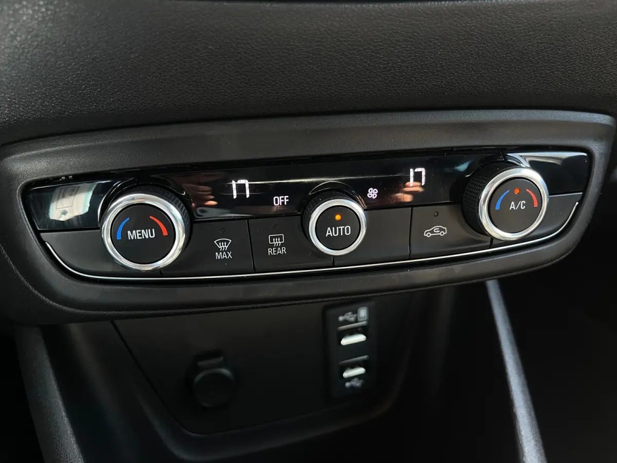 1.2 110PK Turbo Elegance CAMERA ACHTER| PARKEERSENSOREN V&A| NAVI| APPLE CARPLAY/ANDROID AUTO| CRUISE CONTROL| CLIMATE CONTROL|