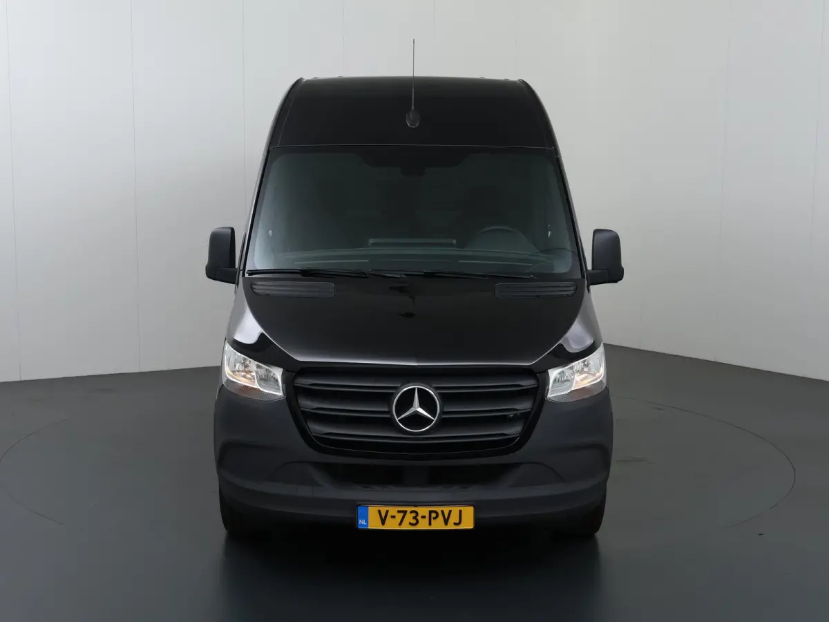 315 CDI L2 H2 FWD | Airco | Standverwarming | Achteruitrijcamera | Trekhaakvoorbereiding | Zijwindassistent | Comfort Bestuurdersstoel en Bijrijdersbank | Geen Zijschuifdeuren | Achterdeuren