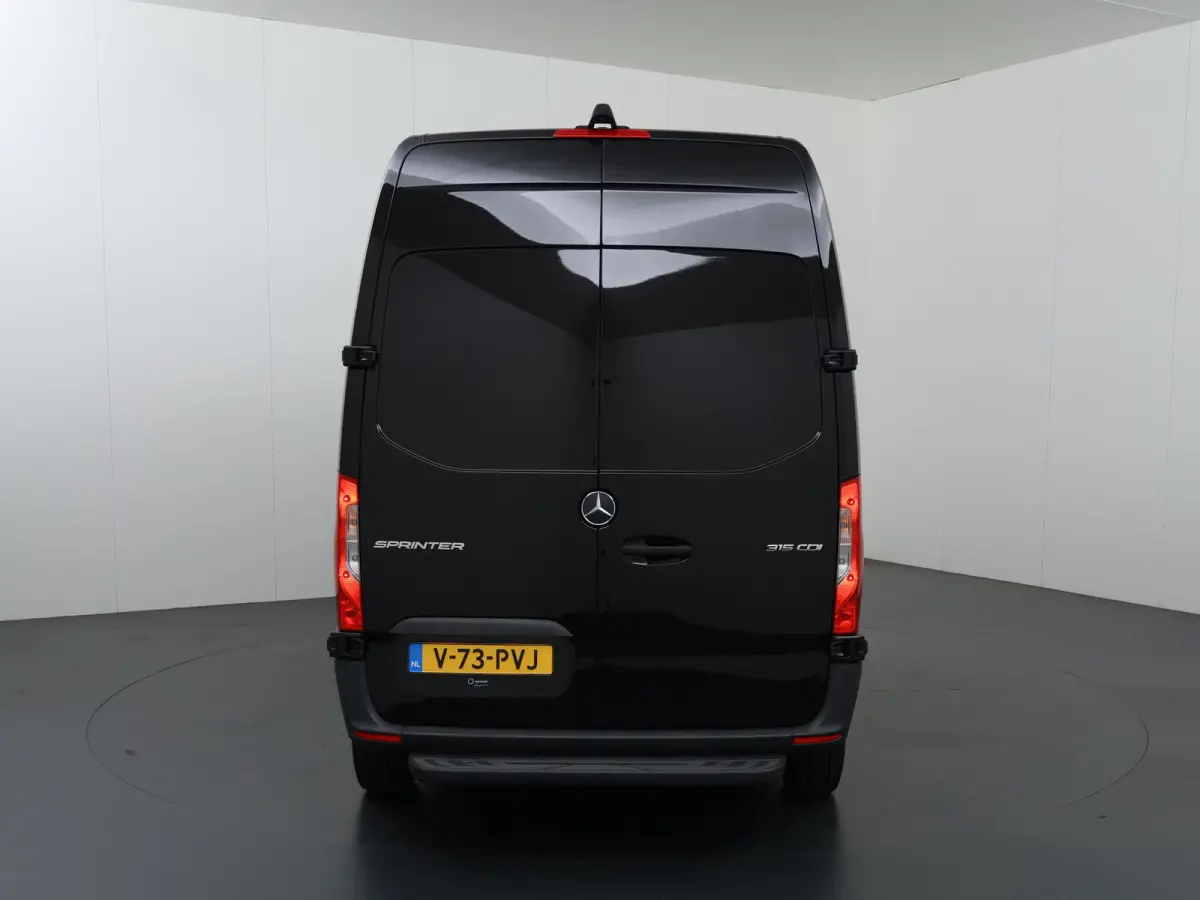 315 CDI L2 H2 FWD | Airco | Standverwarming | Achteruitrijcamera | Trekhaakvoorbereiding | Zijwindassistent | Comfort Bestuurdersstoel en Bijrijdersbank | Geen Zijschuifdeuren | Achterdeuren