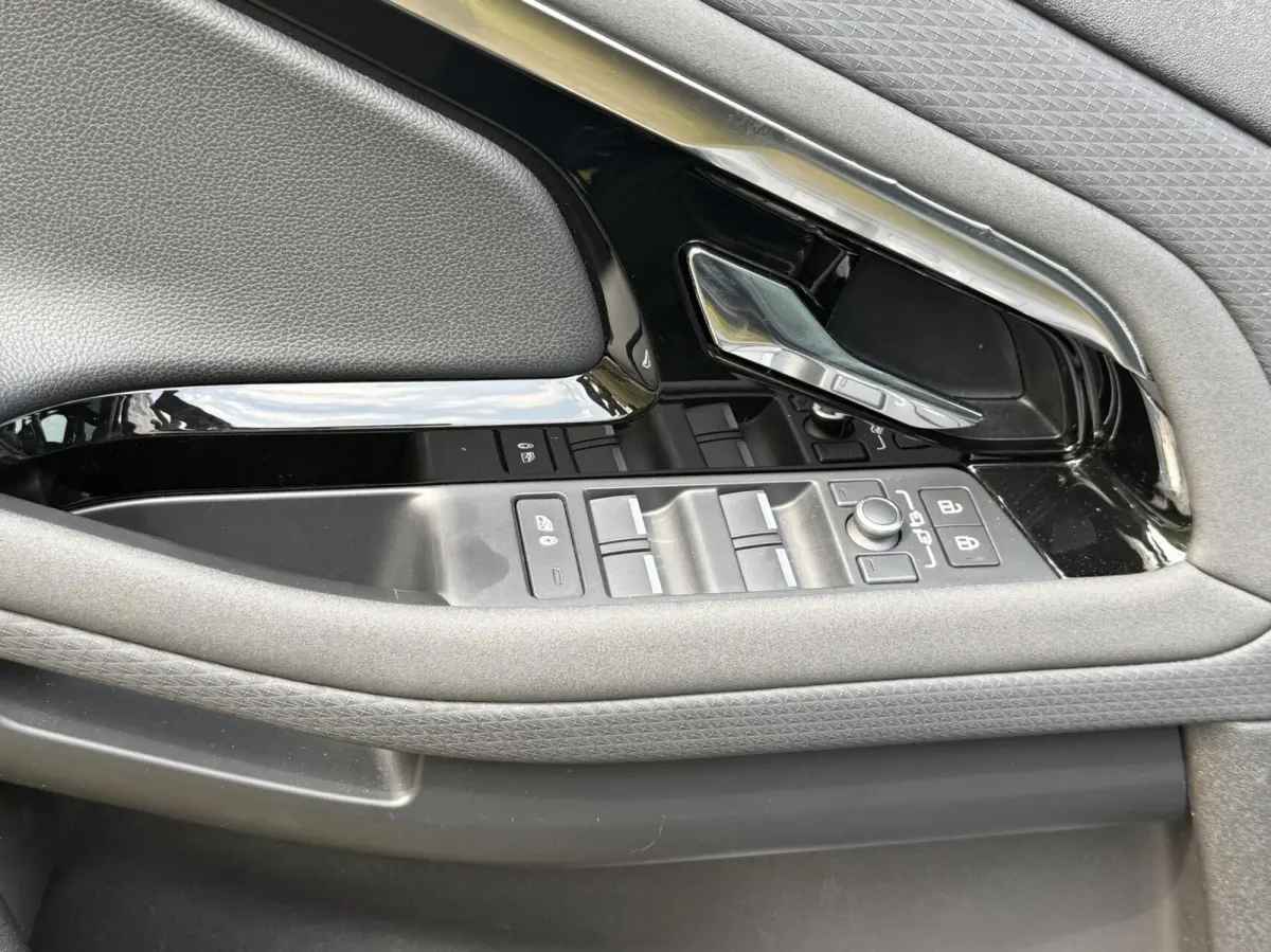 1.5 P300e AWD R-Dynamic SE