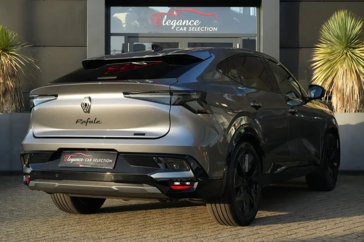 1.2 E-Tech 4x4 Plug-in Hybrid 300 Esprit Alpine | 300 PK | Panoramadak | Matrix LED | Head-up display | Trekhaak | Renault Rafale Esprit Alpine met 300 PK plug-in hybride aandrijving, voorzi
