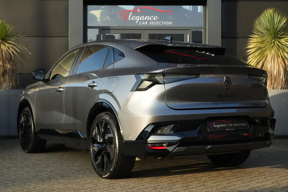 1.2 E-Tech 4x4 Plug-in Hybrid 300 Esprit Alpine | 300 PK | Panoramadak | Matrix LED | Head-up display | Trekhaak | Renault Rafale Esprit Alpine met 300 PK plug-in hybride aandrijving, voorzi