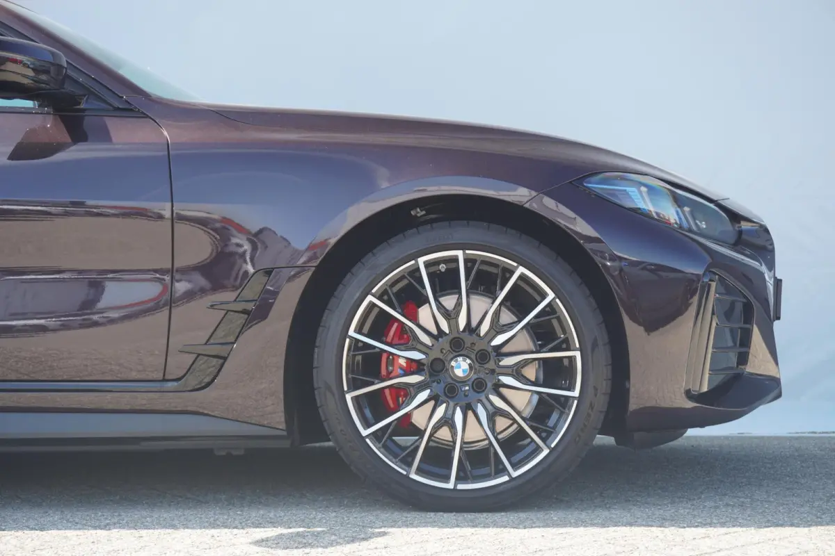 eDrive40 M Sport Pro | Schuif-/kanteldak | M Sportstoelen | Active Cruise Control | Harman Kardon | Elektrische stoelen met geheugen
