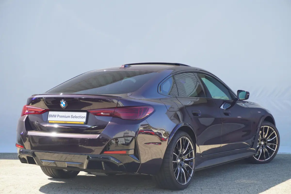 eDrive40 M Sport Pro | Schuif-/kanteldak | M Sportstoelen | Active Cruise Control | Harman Kardon | Elektrische stoelen met geheugen