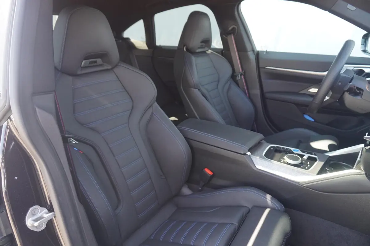 eDrive40 M Sport Pro | Schuif-/kanteldak | M Sportstoelen | Active Cruise Control | Harman Kardon | Elektrische stoelen met geheugen