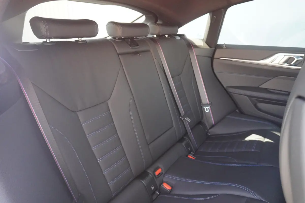 eDrive40 M Sport Pro | Schuif-/kanteldak | M Sportstoelen | Active Cruise Control | Harman Kardon | Elektrische stoelen met geheugen