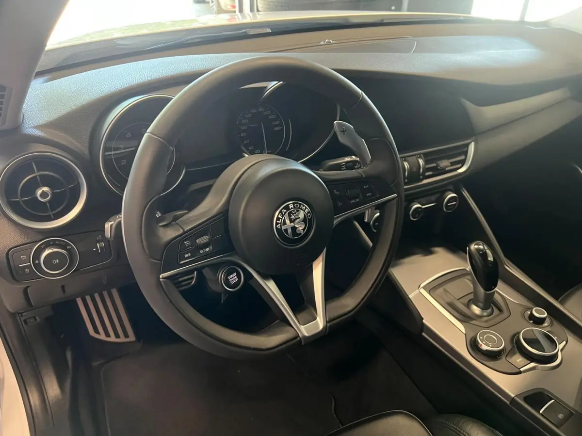 2.0T Q4 Veloce, 65dkm, 320pk, Squadra