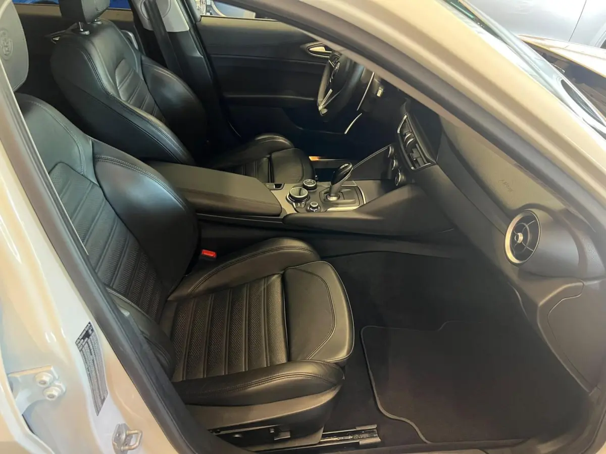 2.0T Q4 Veloce, 65dkm, 320pk, Squadra
