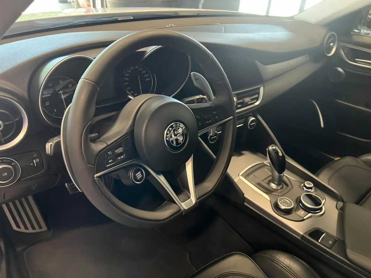 2.0T Q4 Veloce, 65dkm, 320pk, Squadra