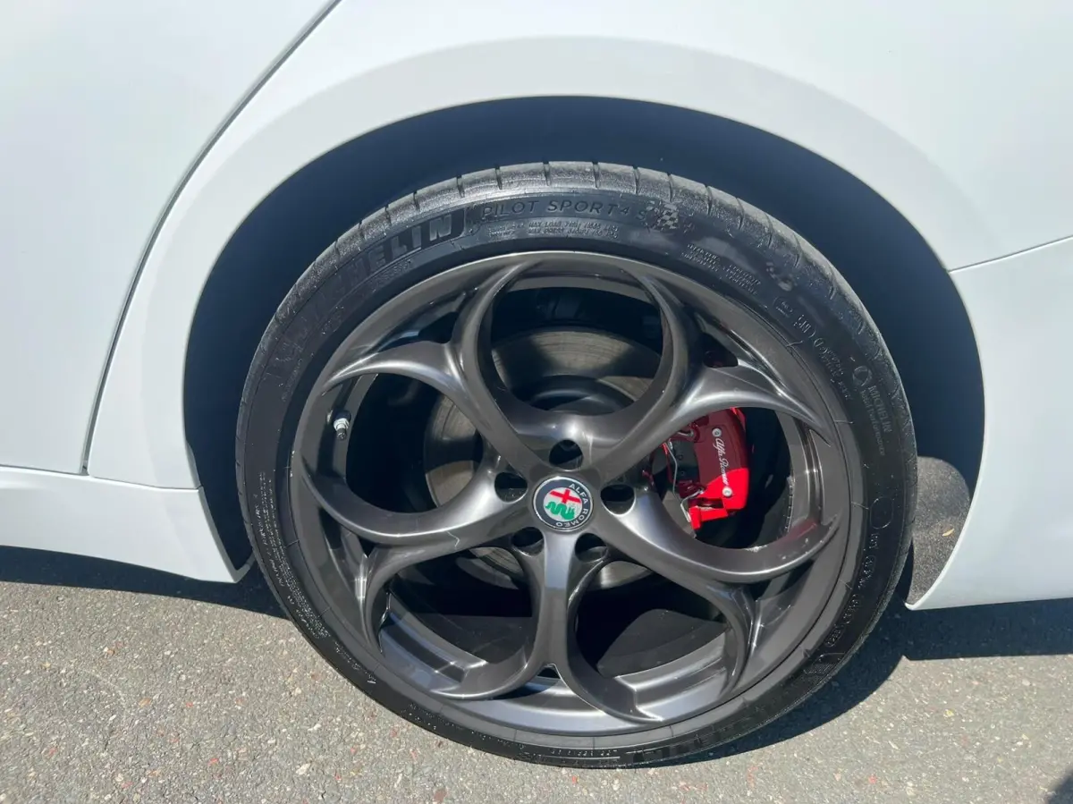 2.0T Q4 Veloce, 65dkm, 320pk, Squadra