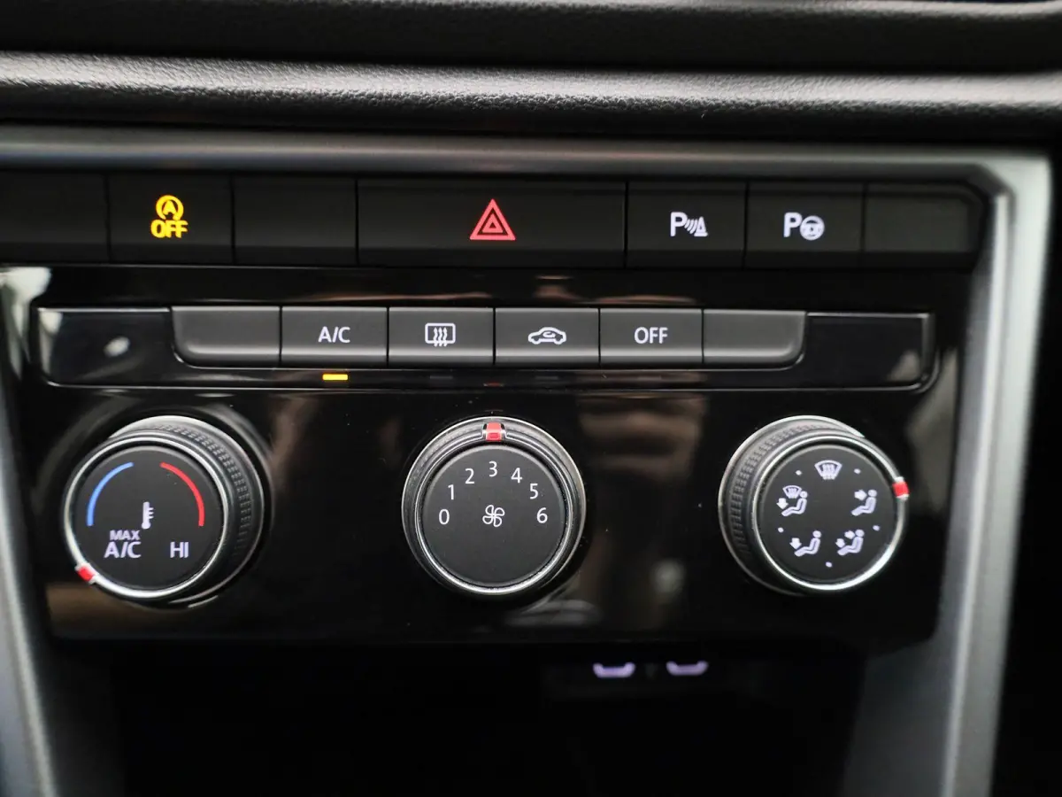 1.0 TSI Life 110 PK| Origineel Nederlands | Navigatie | Achteruitrijcamera | Digitale Cockpit Pro | Parkeersensoren | Privacy Glas