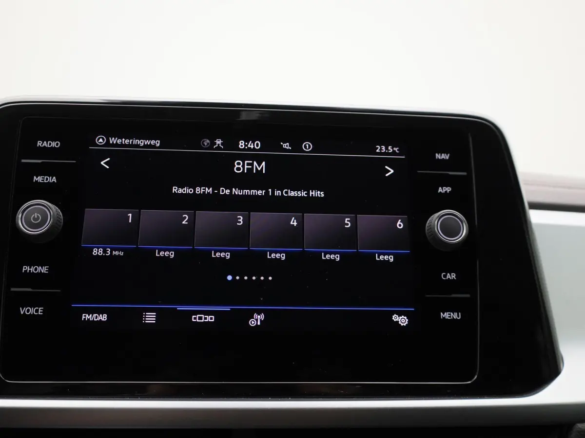 1.0 TSI Life 110 PK| Origineel Nederlands | Navigatie | Achteruitrijcamera | Digitale Cockpit Pro | Parkeersensoren | Privacy Glas