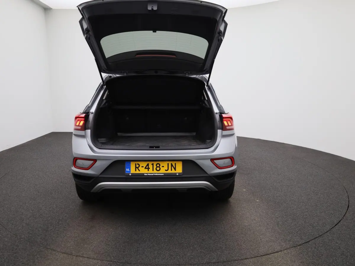 1.0 TSI Life 110 PK| Origineel Nederlands | Navigatie | Achteruitrijcamera | Digitale Cockpit Pro | Parkeersensoren | Privacy Glas