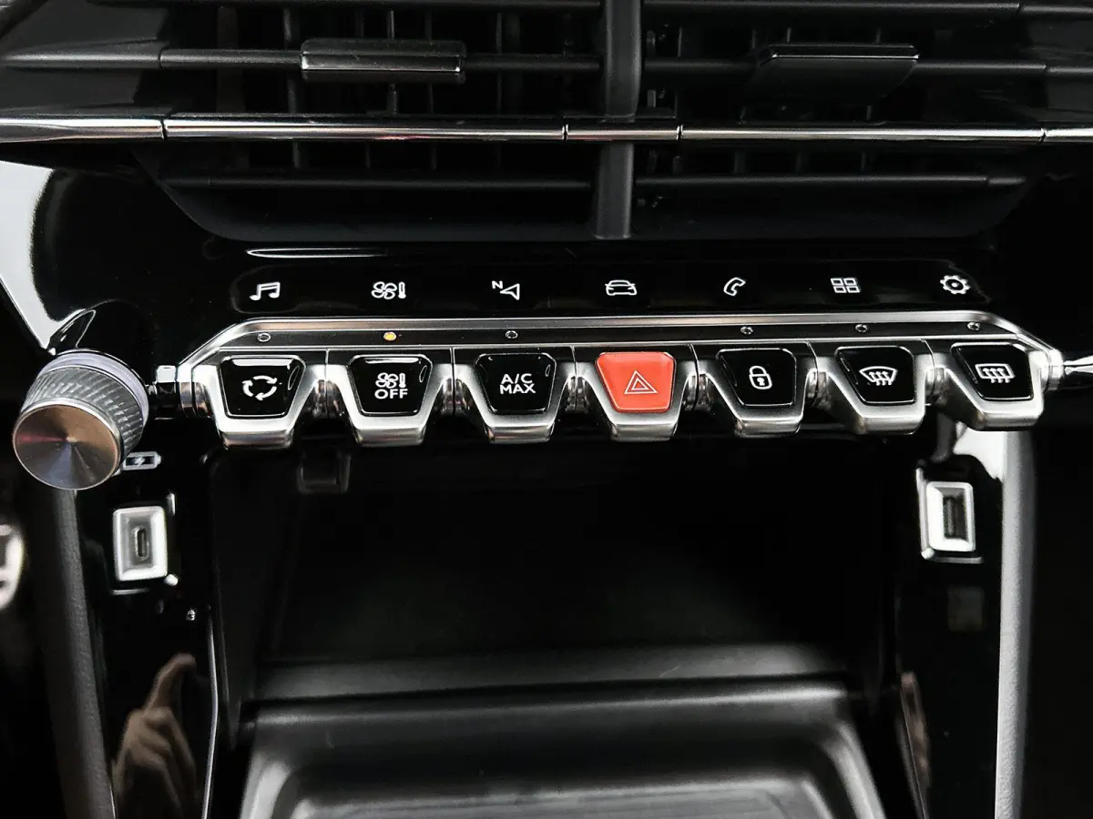 1.2 GT | Navigatie | Achteruitrij Camera | Dodehoek Bewaking | Climate Control | Cruise Control |