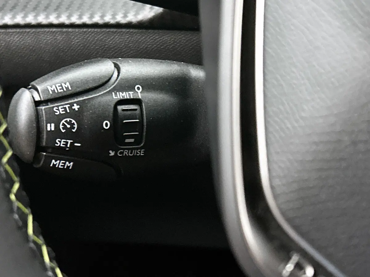 1.2 GT | Navigatie | Achteruitrij Camera | Dodehoek Bewaking | Climate Control | Cruise Control |