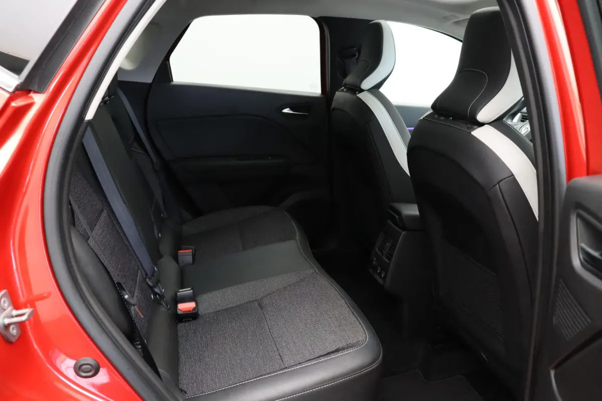 1.6 E-Tech full hybrid 145 techno | Cruise Control | Climate Control | Schuif/kanteldak | Licht Metalen Velgen | Half Lederen Bekleding | PDC sensoren voor/achter | Navigatie Systeem |