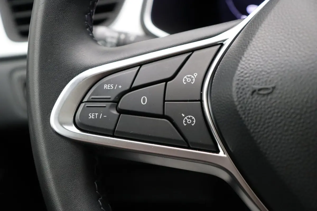 1.6 E-Tech full hybrid 145 techno | Cruise Control | Climate Control | Schuif/kanteldak | Licht Metalen Velgen | Half Lederen Bekleding | PDC sensoren voor/achter | Navigatie Systeem |