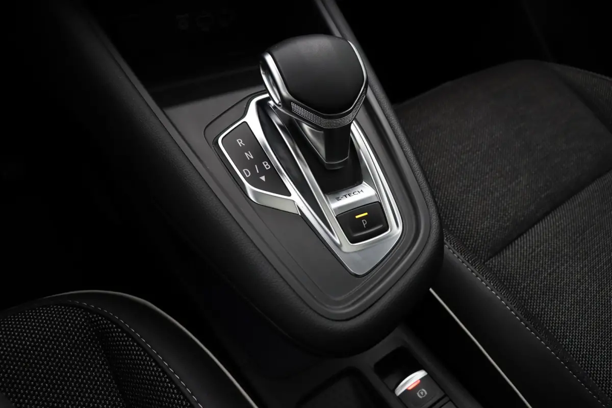 1.6 E-Tech full hybrid 145 techno | Cruise Control | Climate Control | Schuif/kanteldak | Licht Metalen Velgen | Half Lederen Bekleding | PDC sensoren voor/achter | Navigatie Systeem |