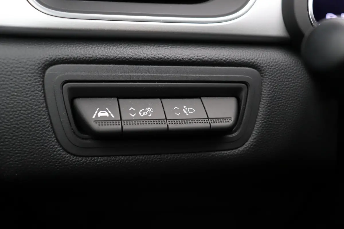 1.6 E-Tech full hybrid 145 techno | Cruise Control | Climate Control | Schuif/kanteldak | Licht Metalen Velgen | Half Lederen Bekleding | PDC sensoren voor/achter | Navigatie Systeem |