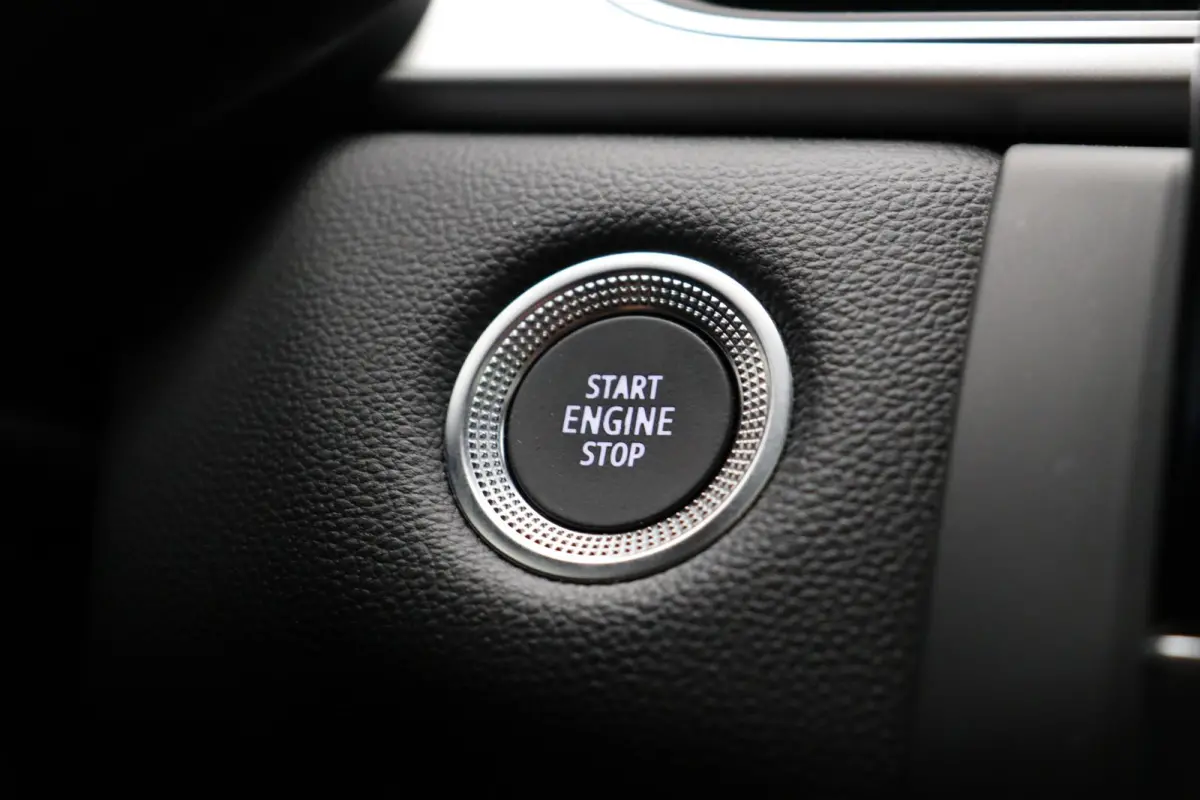 1.6 E-Tech full hybrid 145 techno | Cruise Control | Climate Control | Schuif/kanteldak | Licht Metalen Velgen | Half Lederen Bekleding | PDC sensoren voor/achter | Navigatie Systeem |