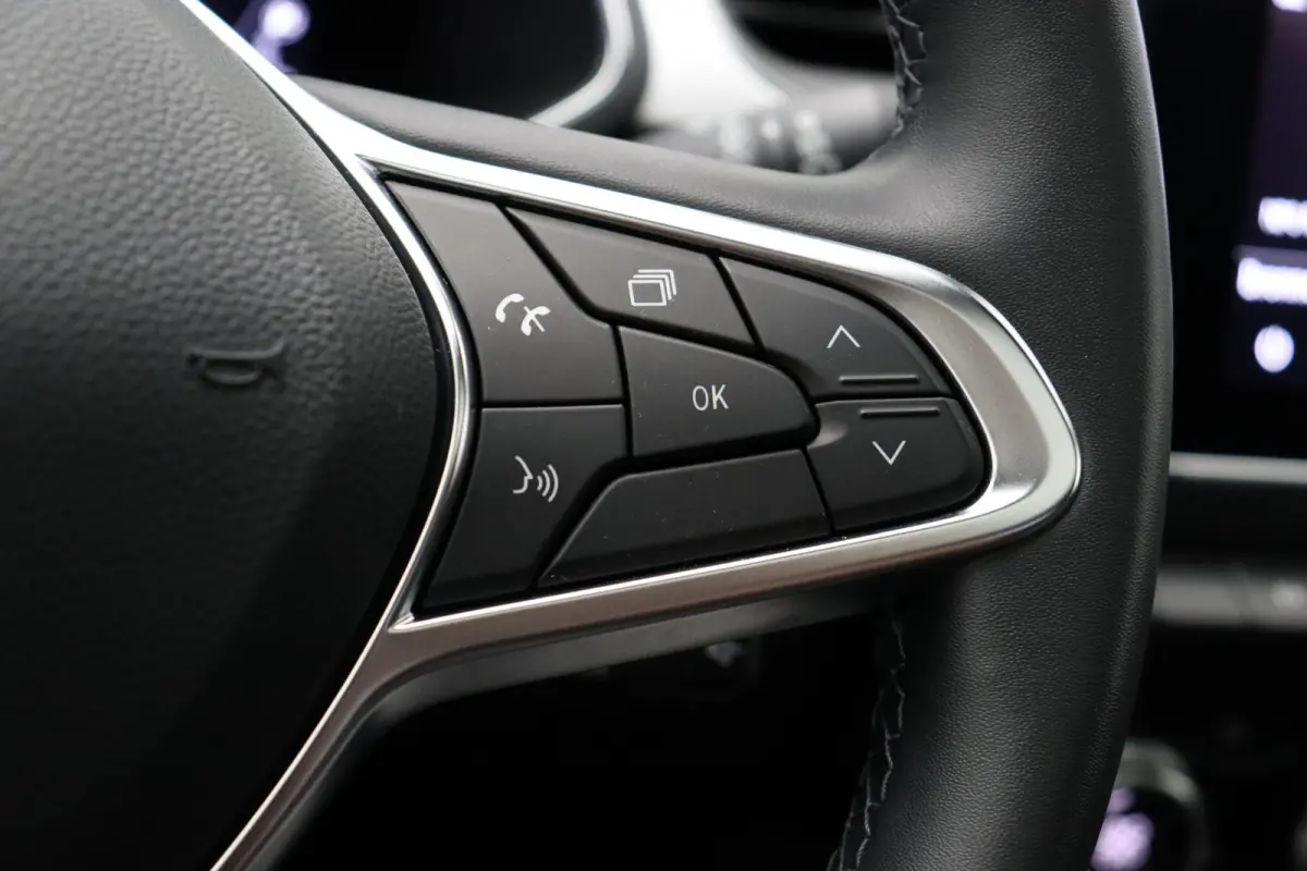 1.6 E-Tech full hybrid 145 techno | Cruise Control | Climate Control | Schuif/kanteldak | Licht Metalen Velgen | Half Lederen Bekleding | PDC sensoren voor/achter | Navigatie Systeem |