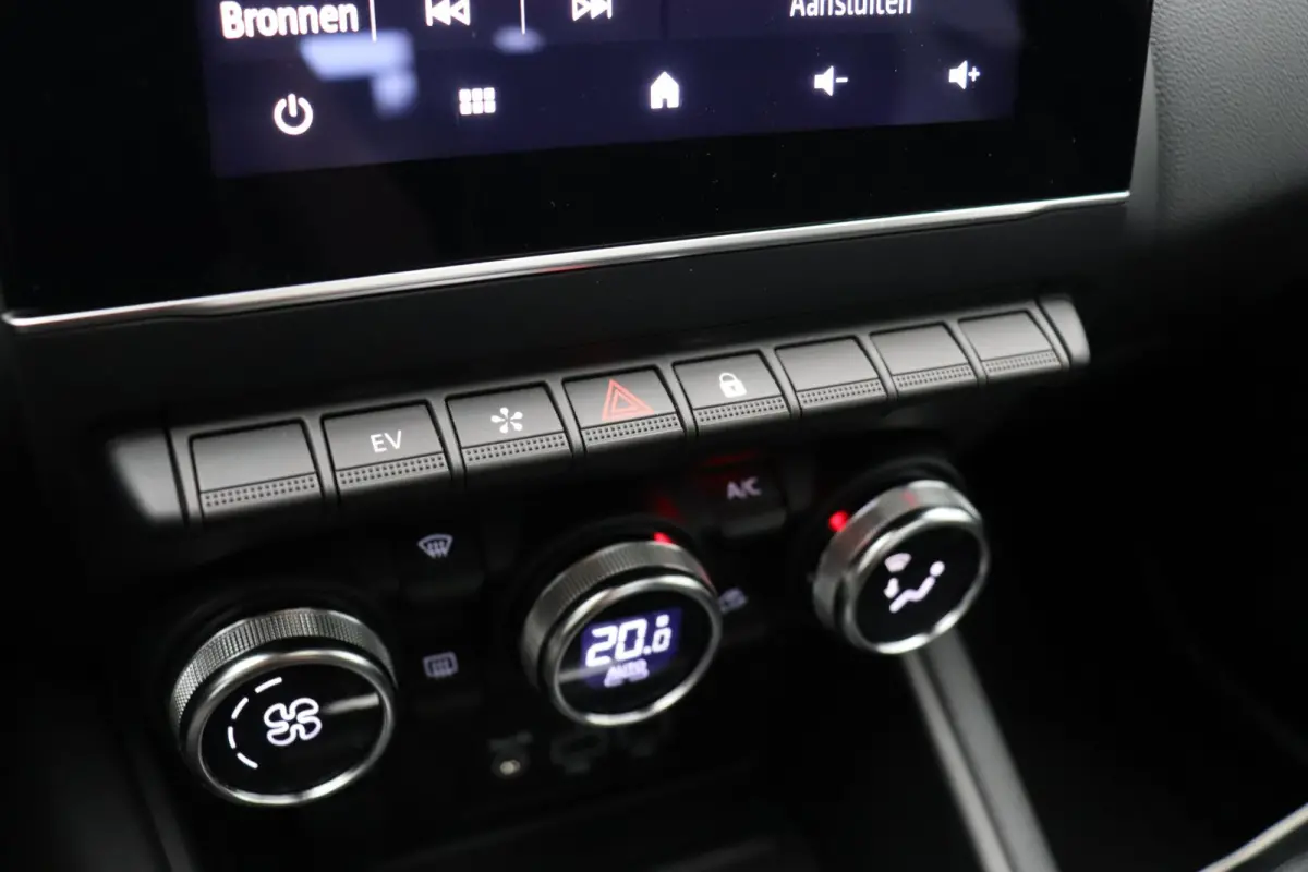 1.6 E-Tech full hybrid 145 techno | Cruise Control | Climate Control | Schuif/kanteldak | Licht Metalen Velgen | Half Lederen Bekleding | PDC sensoren voor/achter | Navigatie Systeem |