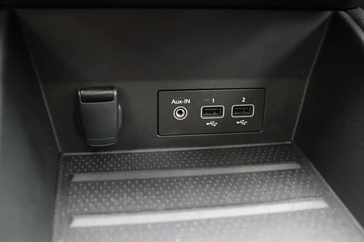 1.6 E-Tech full hybrid 145 techno | Cruise Control | Climate Control | Schuif/kanteldak | Licht Metalen Velgen | Half Lederen Bekleding | PDC sensoren voor/achter | Navigatie Systeem |