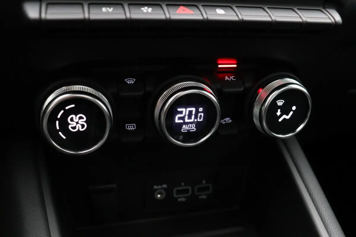 1.6 E-Tech full hybrid 145 techno | Cruise Control | Climate Control | Schuif/kanteldak | Licht Metalen Velgen | Half Lederen Bekleding | PDC sensoren voor/achter | Navigatie Systeem |