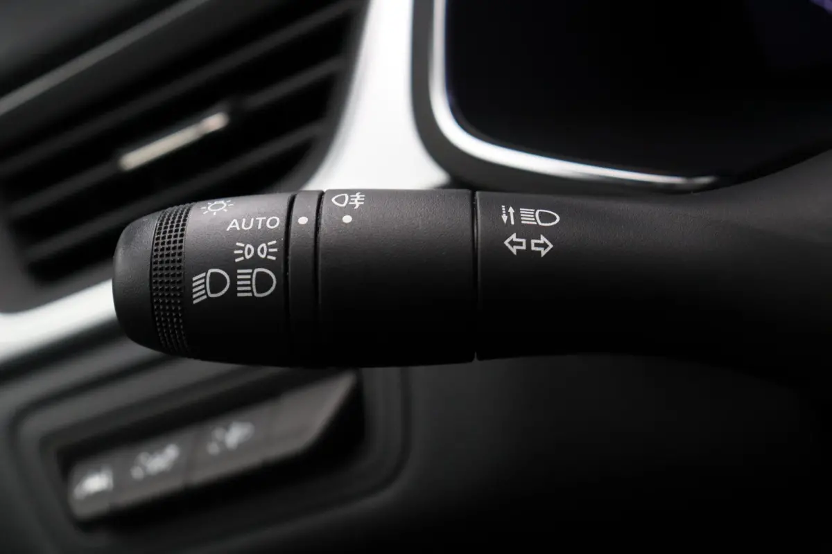 1.6 E-Tech full hybrid 145 techno | Cruise Control | Climate Control | Schuif/kanteldak | Licht Metalen Velgen | Half Lederen Bekleding | PDC sensoren voor/achter | Navigatie Systeem |