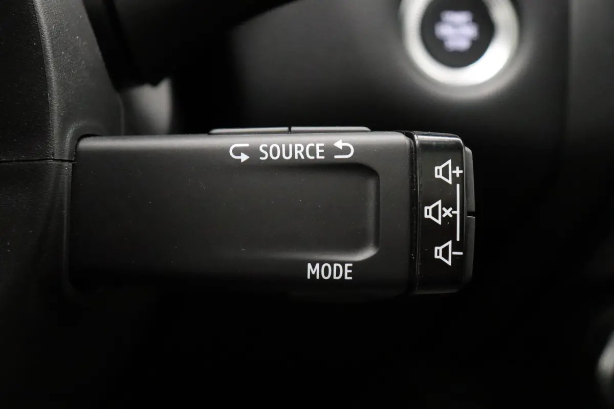 1.6 E-Tech full hybrid 145 techno | Cruise Control | Climate Control | Schuif/kanteldak | Licht Metalen Velgen | Half Lederen Bekleding | PDC sensoren voor/achter | Navigatie Systeem |