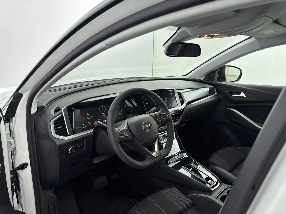 1.2 130pk Turbo GS Line | Automaat | Lichtmetalen velgen | Stoelverwarming | Camera | Navigatie |