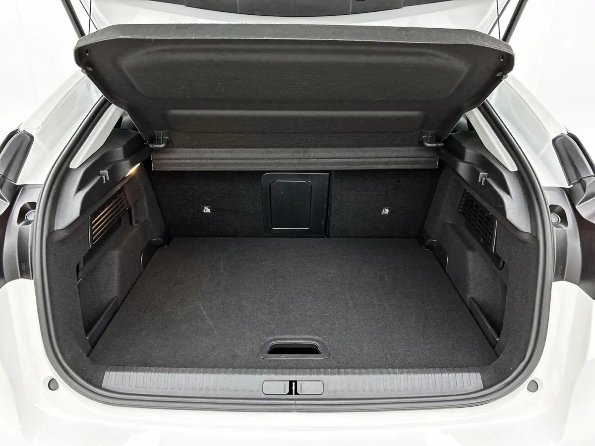 1.2 Shine | Panoramisch Schuif/Kantel Dak |  Lederen Bekleding | Stoelverwarming | Adaptieve Cruise Control | Achteruitrij Camera |