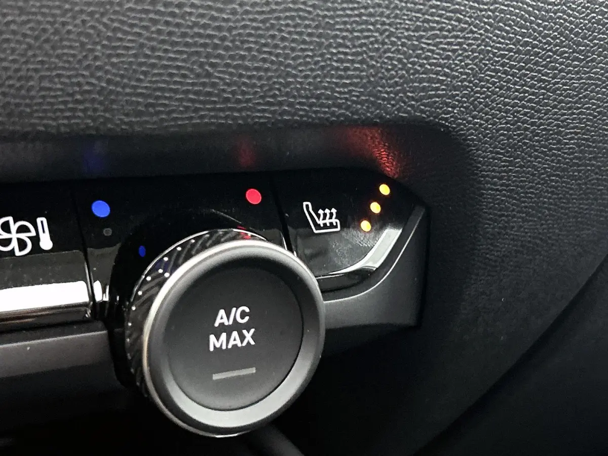1.2 Shine | Panoramisch Schuif/Kantel Dak |  Lederen Bekleding | Stoelverwarming | Adaptieve Cruise Control | Achteruitrij Camera |