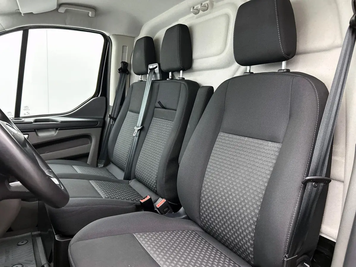 300 2.0 TDCI L2H1 Trend Automaat Airco Navigatie Cruisecontrol Camera Parkeersensoren Trekhaak