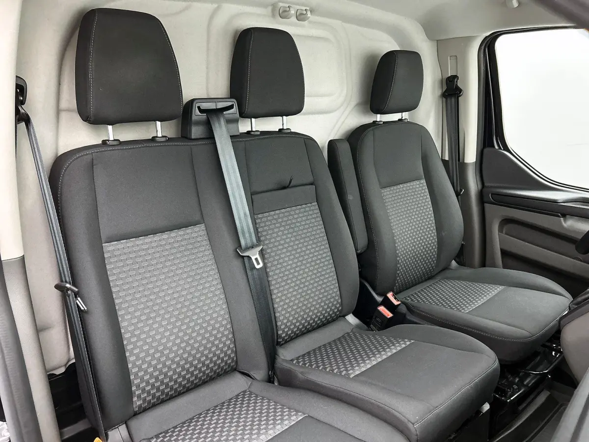 300 2.0 TDCI L2H1 Trend Automaat Airco Navigatie Cruisecontrol Camera Parkeersensoren Trekhaak