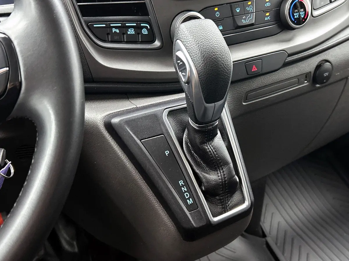 300 2.0 TDCI L2H1 Trend Automaat Airco Navigatie Cruisecontrol Camera Parkeersensoren Trekhaak