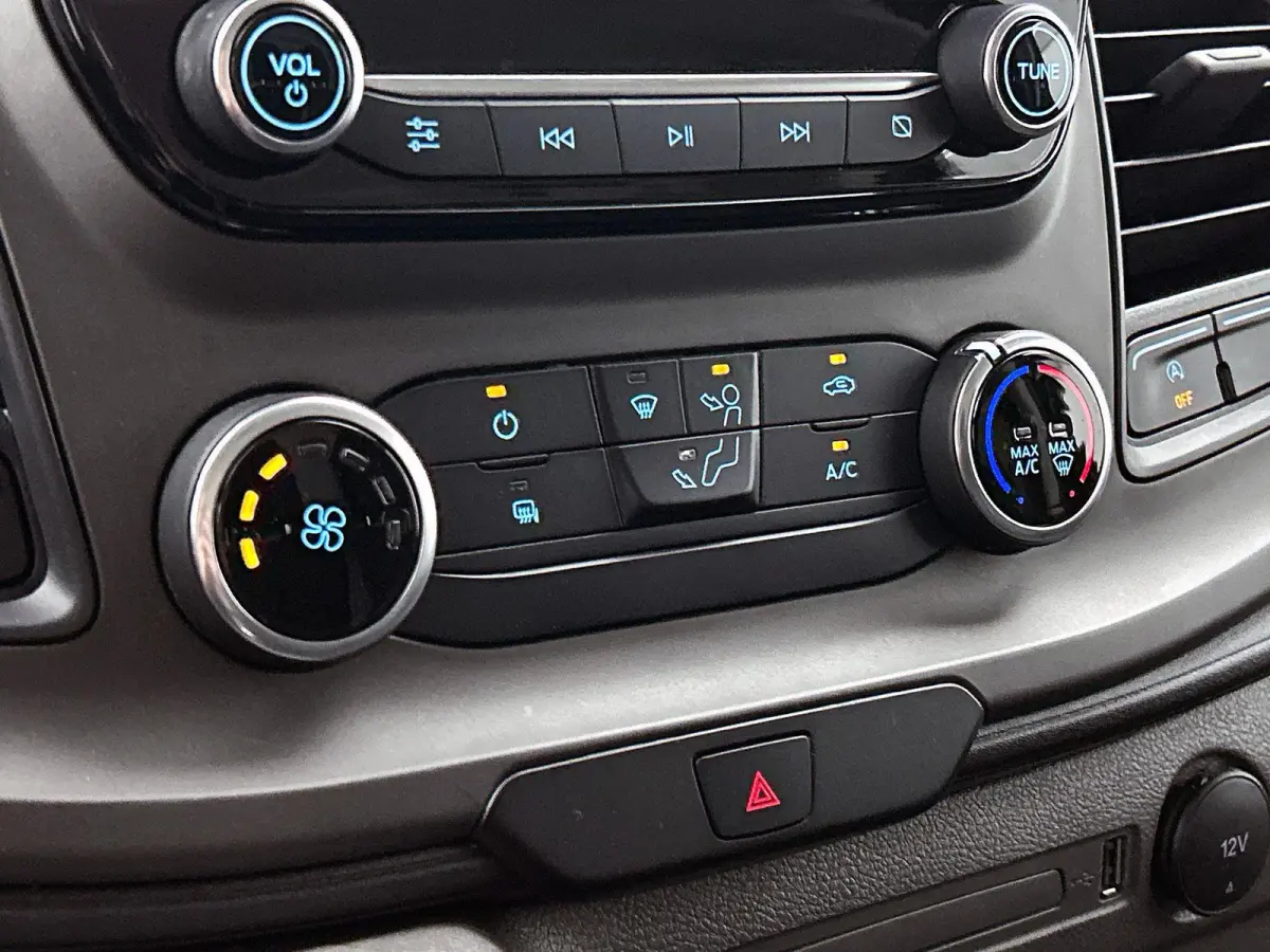 300 2.0 TDCI L2H1 Trend Automaat Airco Navigatie Cruisecontrol Camera Parkeersensoren Trekhaak
