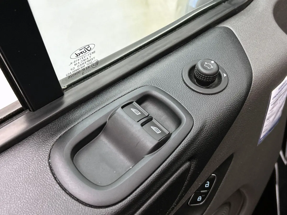 300 2.0 TDCI L2H1 Trend Automaat Airco Navigatie Cruisecontrol Camera Parkeersensoren Trekhaak