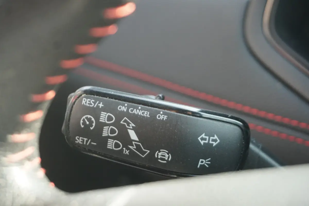 1.0 TSI FR Intense | CAMERA | CARPLAY | NAVI | ECC | 18 INCH |