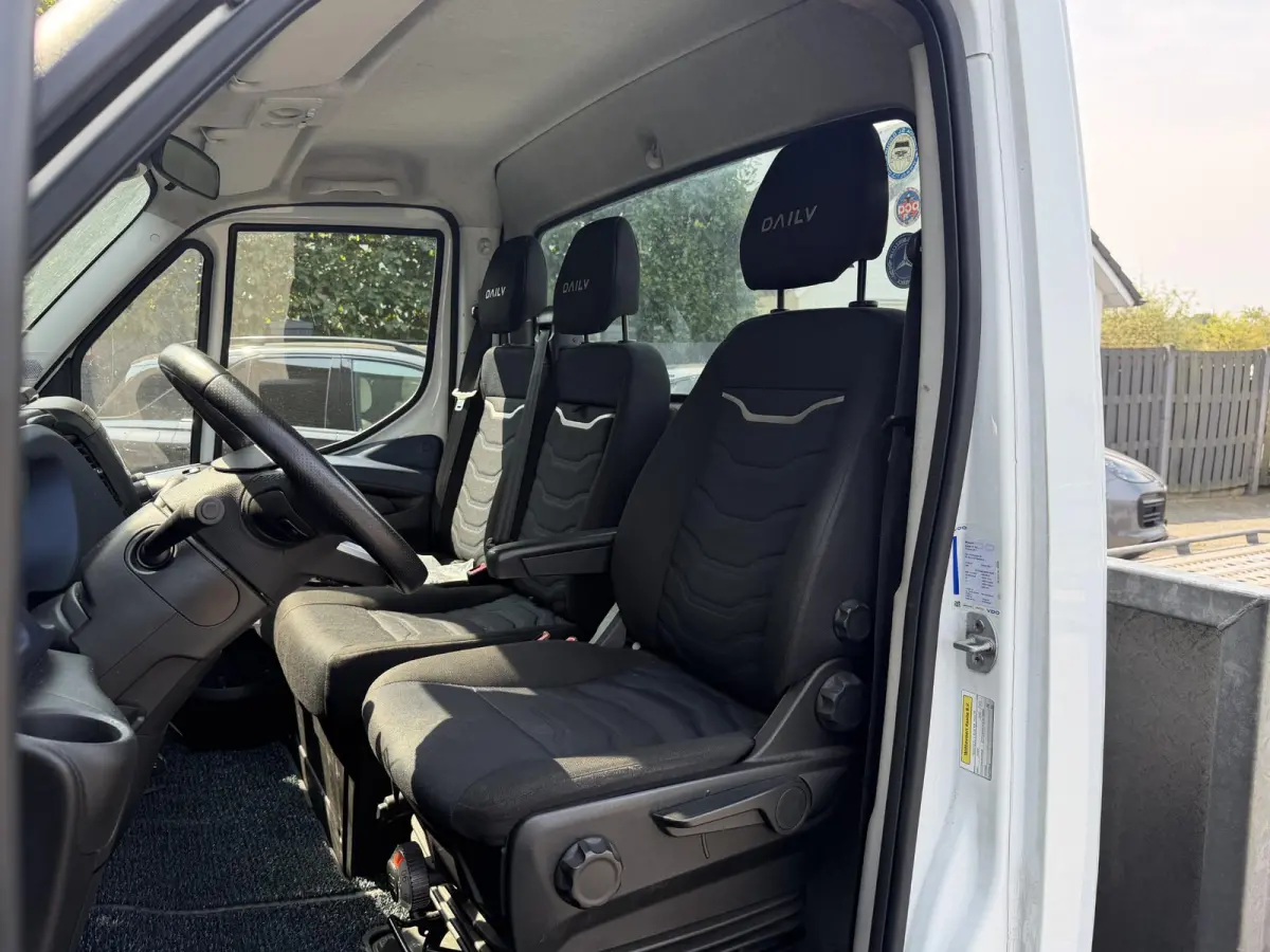 35C18H 3.0 410 Oprijwagen | 180 PK | Trekhaak | Dubbel Lucht | Tachograaf | Lier | DAB | Climate Control |