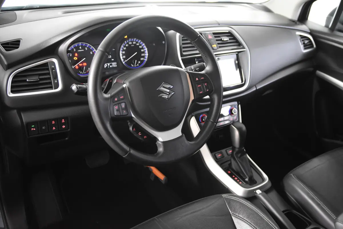 SX4 S.Cross Automaat *Navigatie*Leer*Panoramadak*Trekhaak*Stoelverwarming*