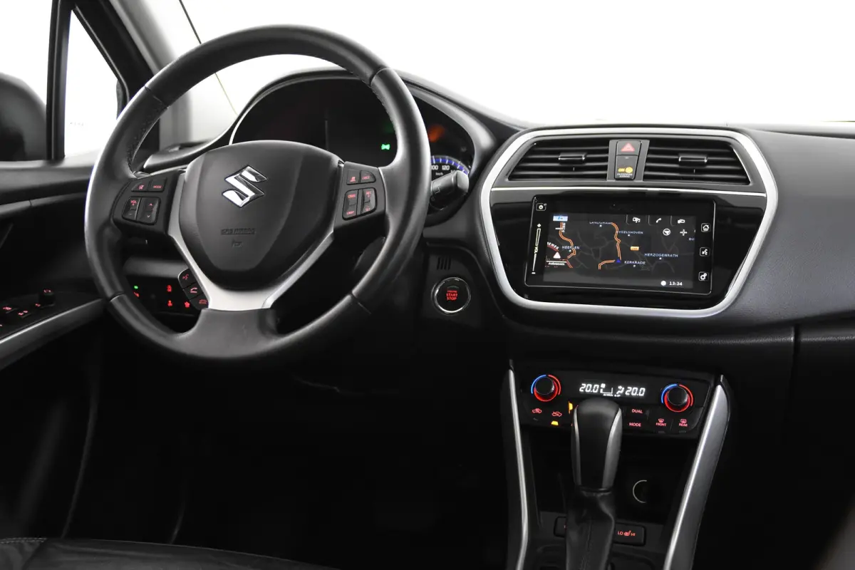 SX4 S.Cross Automaat *Navigatie*Leer*Panoramadak*Trekhaak*Stoelverwarming*