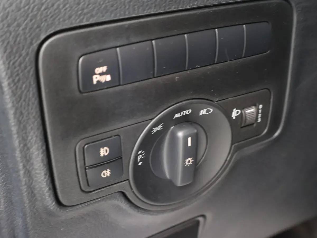 114 CDI L1 | Parkeerpakket met Achteruitrijcamera | Spiegelpakket | Klasse 3 Alarm | Stoelverwarming | Bestuurdersstoel Comfort | Cruisecontrol | Achterdeuren 270° | Certified |