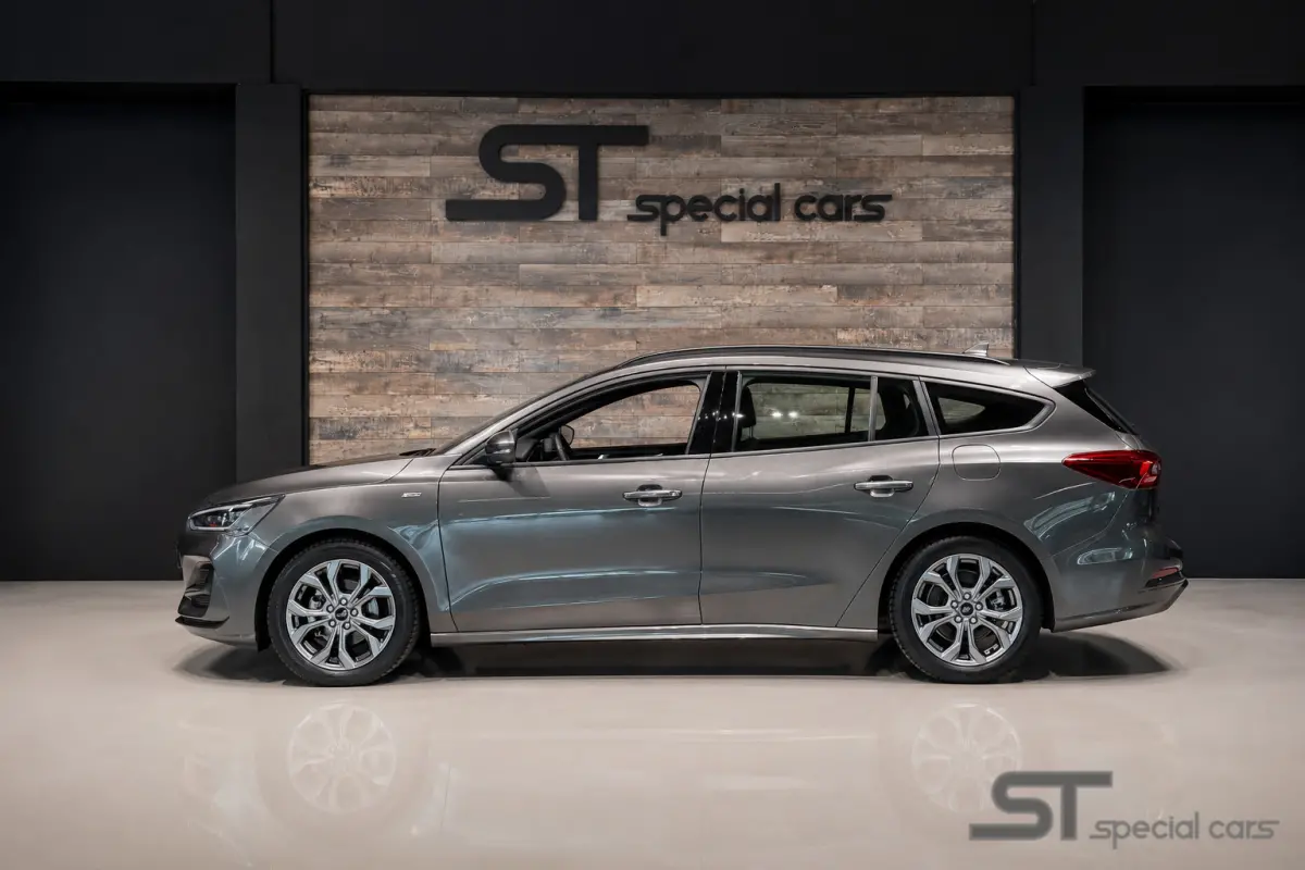 1.0 EcoBoost Hybrid ST Line|ACC|LED|Winter